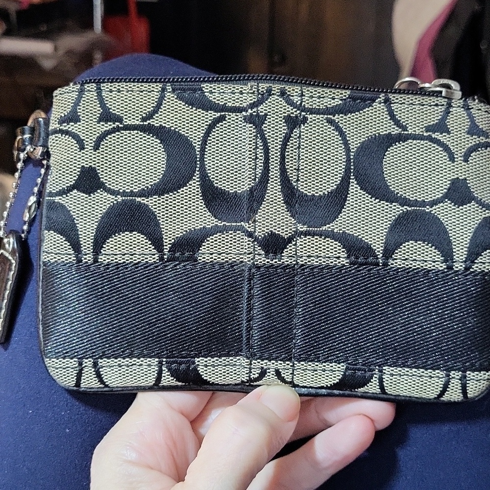 Coach Black Signature Logo Wristlet, EUC, Looks Brand New 6x4 - Picture 1 of 5